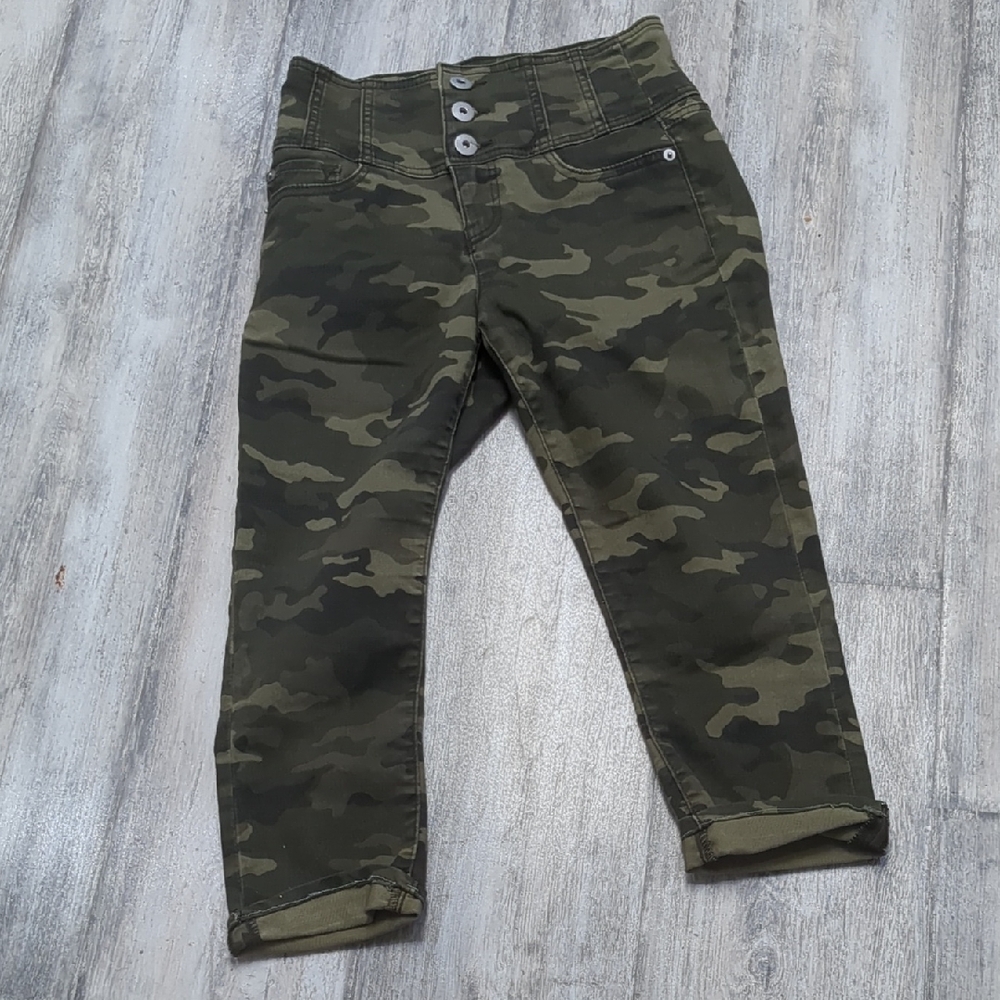 No Boundaries Women's Green Camo Ankle Jeans